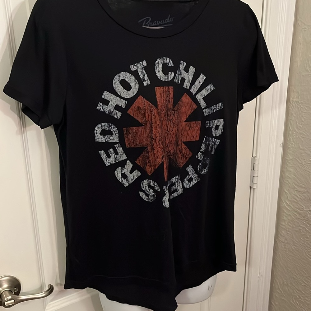 Red Hot chili peppers T-shirt size large in good gently worn condition